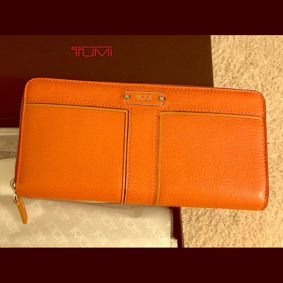 tumi zip around continental wallet
